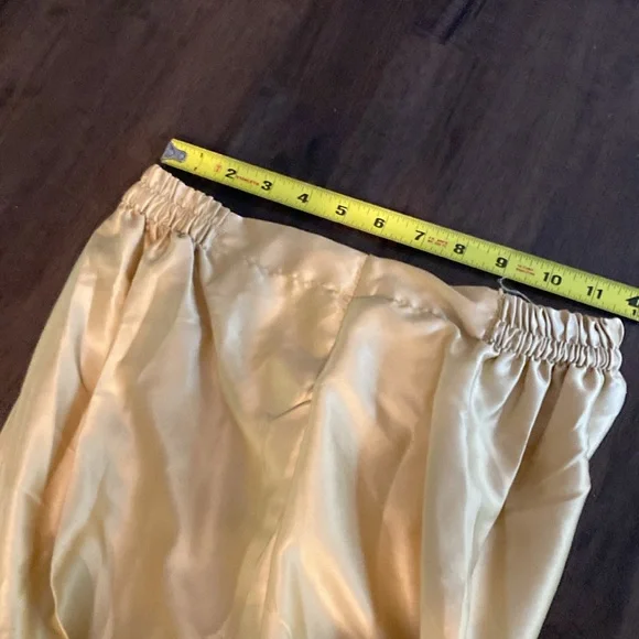 Green and pink kurti with gold pants. - Picture 11 of 12